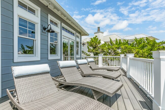 Building Photo - 681 Ocean Palm Way