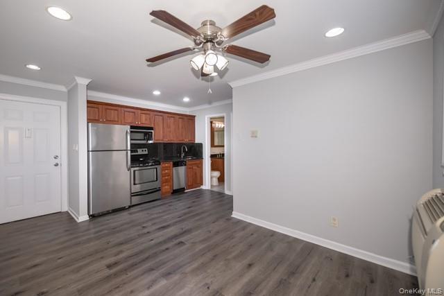 Building Photo - 397 Great East Neck Rd