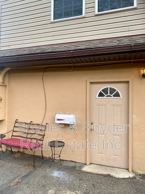 Building Photo - 777 W Market St