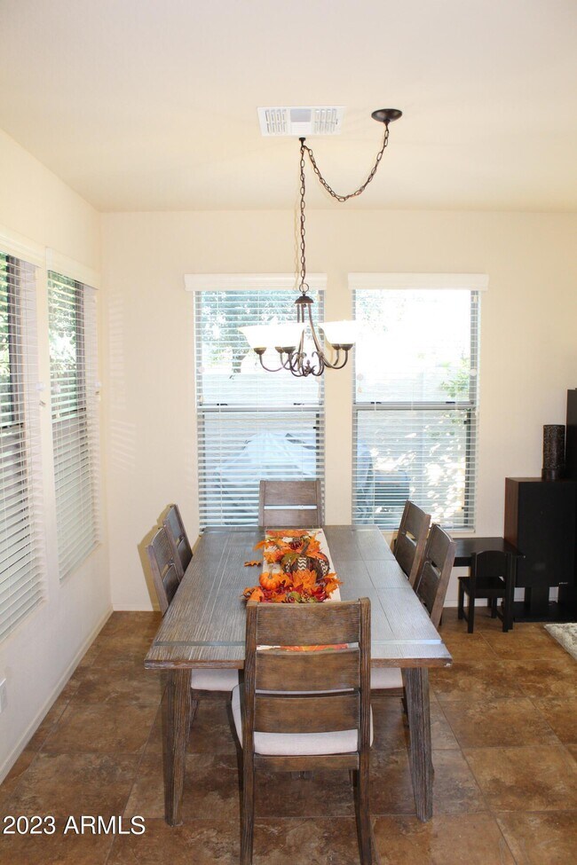 Building Photo - 3457 S Swan Dr