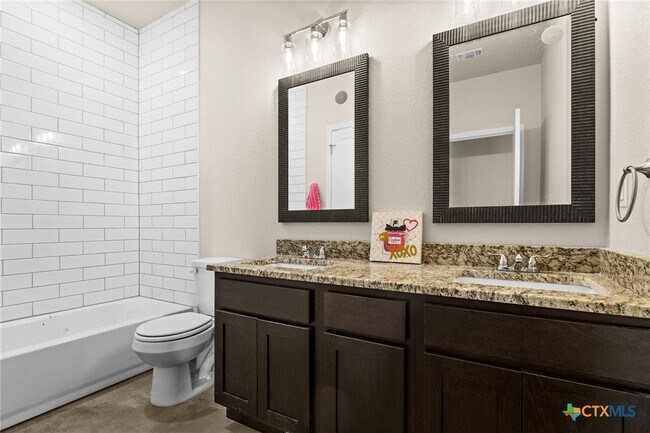 Building Photo - 414 W Avenue C