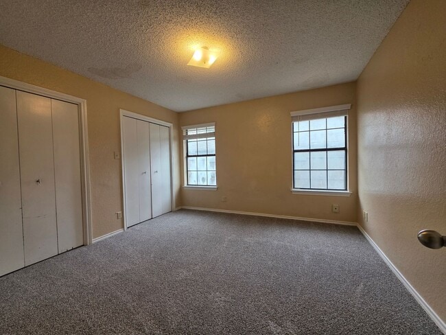 Building Photo - 4724 Berridge Ln