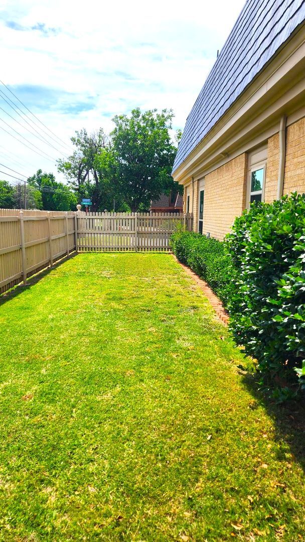 Building Photo - 3 Bed 2 Bath Townhome in Lakehurst Add NW OKC