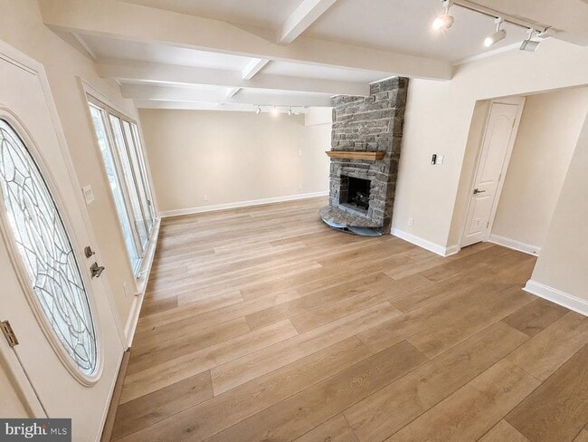 Building Photo - 425 Woodhill Rd