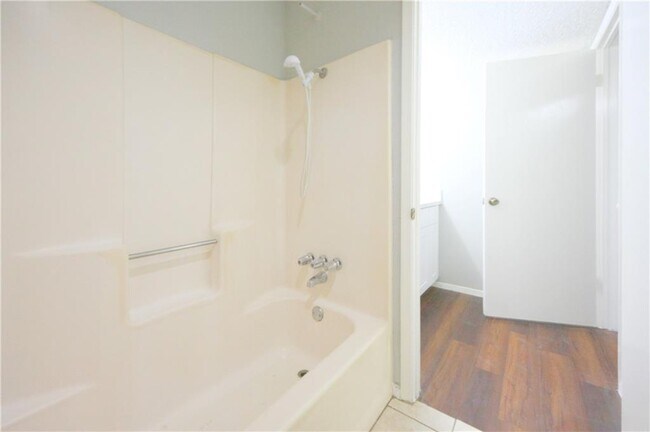 Building Photo - 1013 Fieldwood Dr