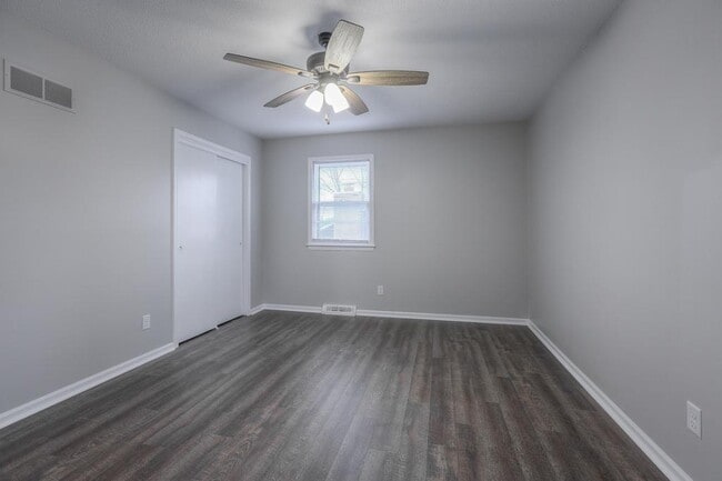 Building Photo - 6725 NW Hilldale Dr
