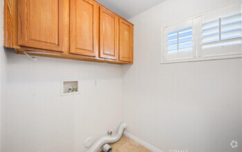Building Photo - 6043 Lori Ln