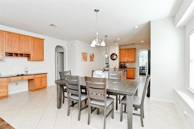 Building Photo - 510 Stream Mill Ln