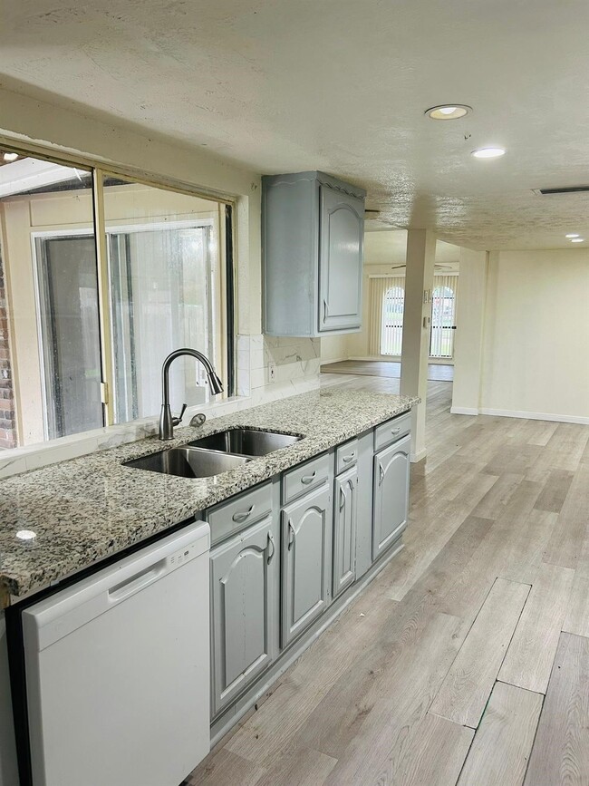 Building Photo - 16902 Castle Fraser Dr