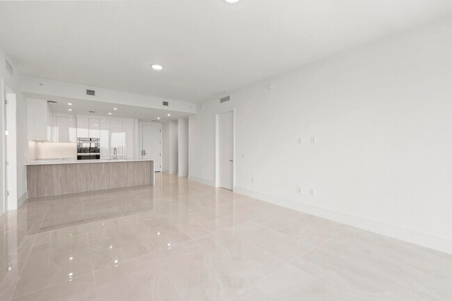 Building Photo - 220 Lake Shore Dr