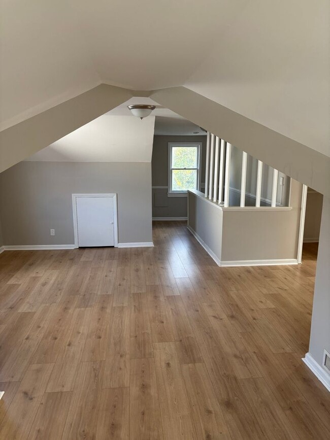 Building Photo - Maple Heights Single Home