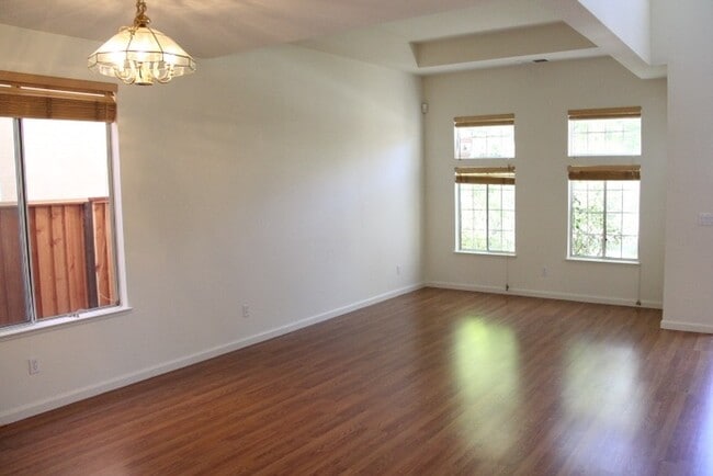 Building Photo - 1724 Feasel Ct