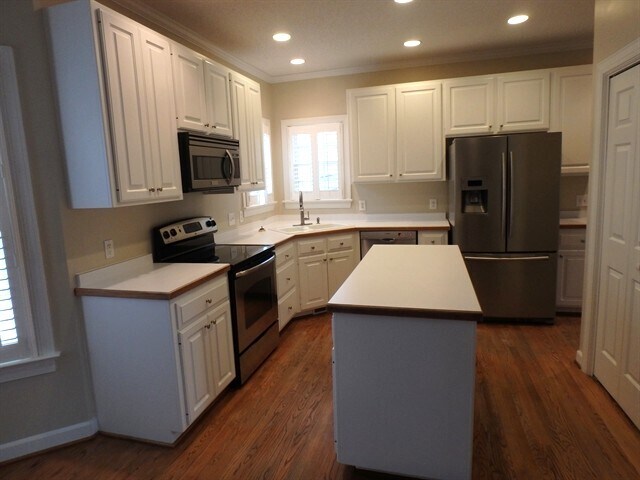 Building Photo - 901 Birkdale Dr
