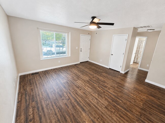 Building Photo - Easy-Living 3 Bed, 2 Bath Home with Double Garage, Pool Access & Private Courtyard