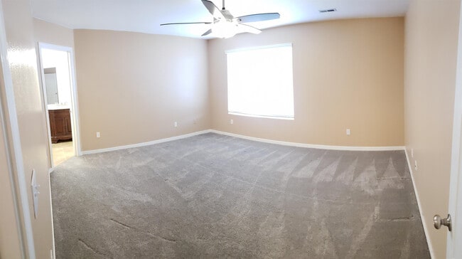 Building Photo - 262 Wellington Dr