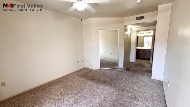 Building Photo - 2 Bedrooms, 2 Baths