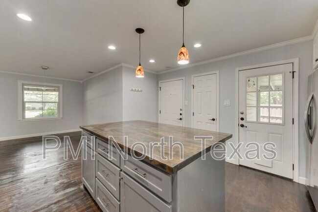 Building Photo - 9580 Magnolia Rd