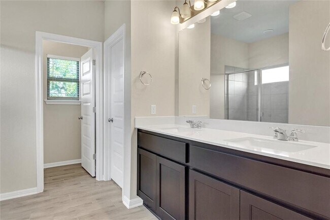 Building Photo - 704 Olive Creek Dr