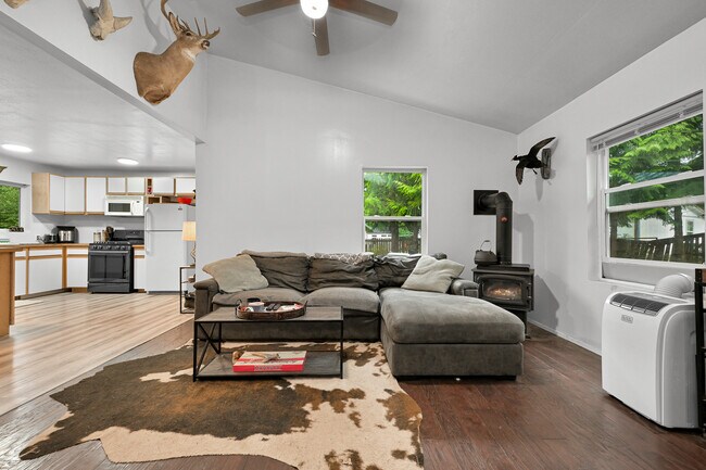 Building Photo - 6258 Bellwood Dr
