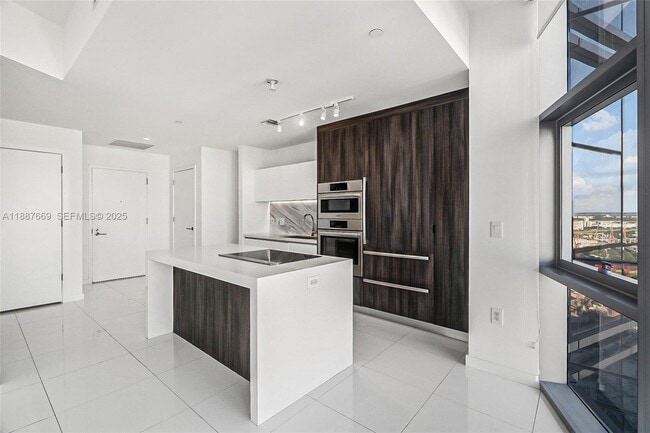 Building Photo - 851 NE 1st Ave