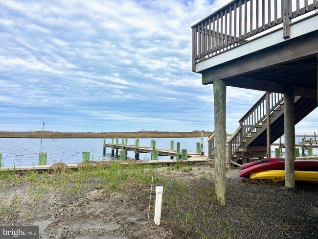 Building Photo - 448 Dock Rd