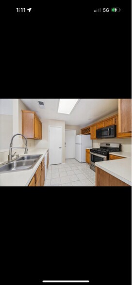 Building Photo - 16330 Leamington Ln