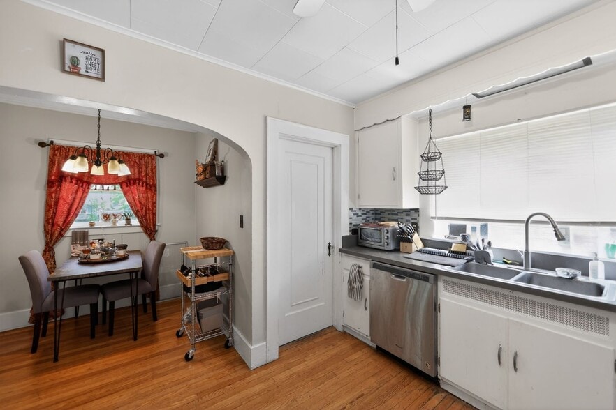 Building Photo - 151 Wolcott Ave