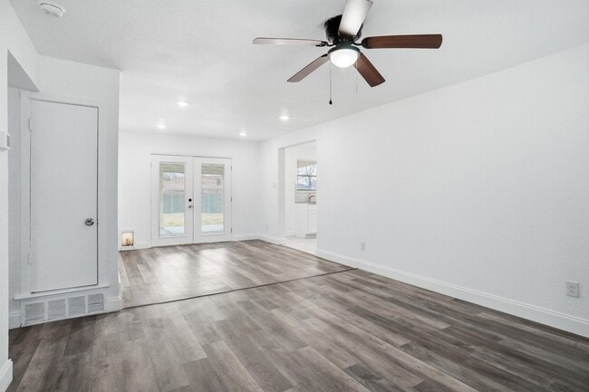 Building Photo - 3822 W Calgary Ct