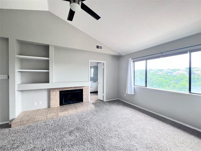 Building Photo - 4711 Spicewood Springs Rd