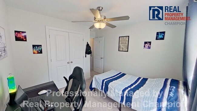 Building Photo - 4 BD/2 BA Single Story Home on Large Corner Lot w/Fenced Back Yard