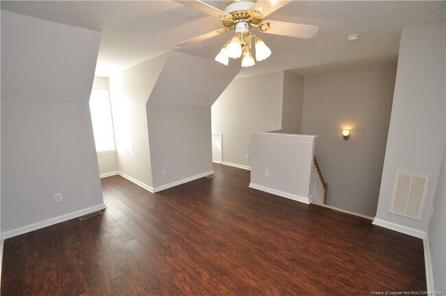 Building Photo - 402 Knightsborough Way