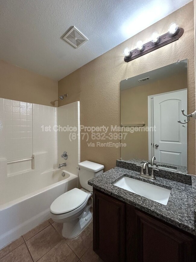 Building Photo - 5865 Fir Tree Ln