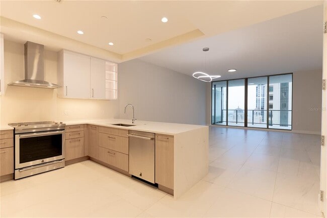 Building Photo - 275 1st Ave S