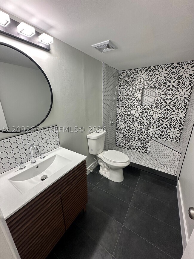 Building Photo - 10090 NW 80th Ct