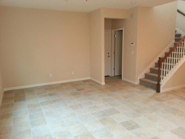 Building Photo - Beautiful 3 bedroom 2.5 bathroom home for rent in Lincoln!