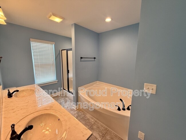 Building Photo - 1808 Fox Den Way