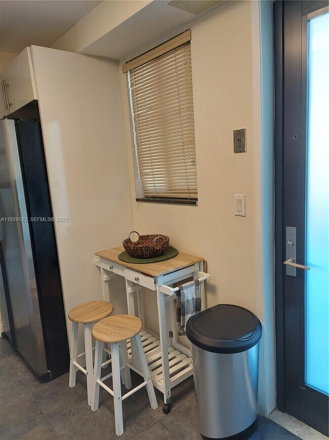 Building Photo - 301 Golden Isles Dr