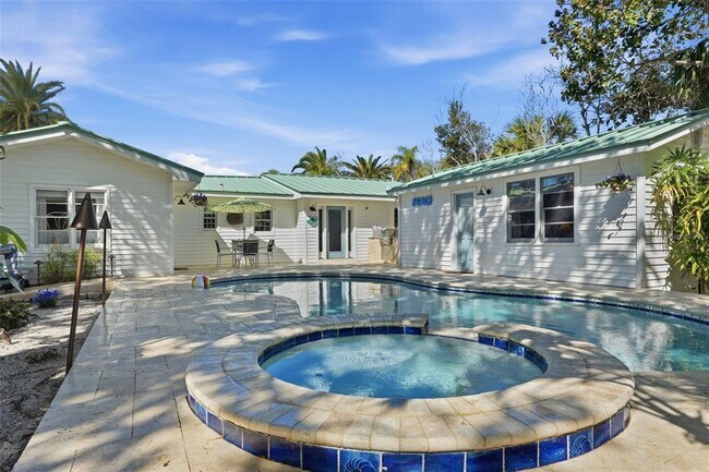 Building Photo - 759 Lantana Ave