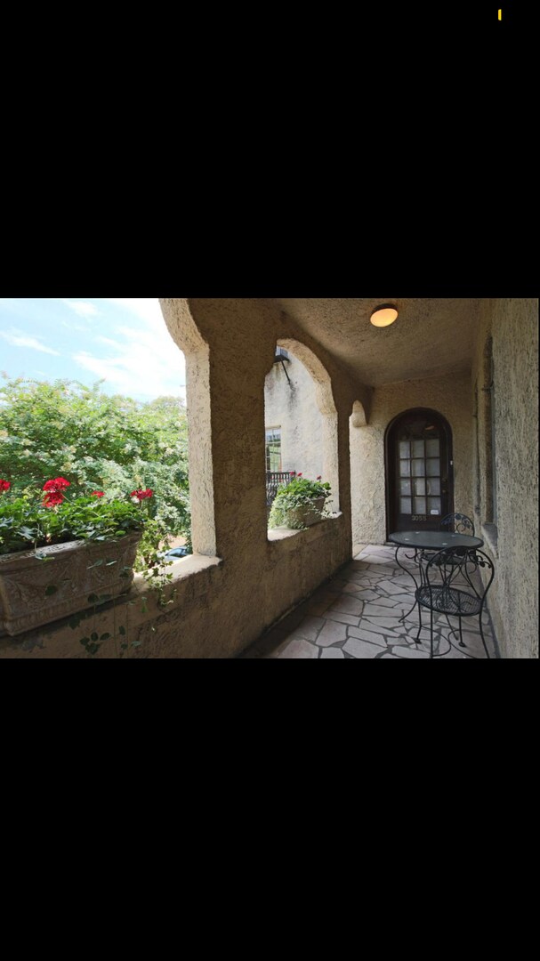 Building Photo - Knoxville 37919 - Rare opportunity to rent a historic European-style Condo with 2 bedrooms and 2 ...
