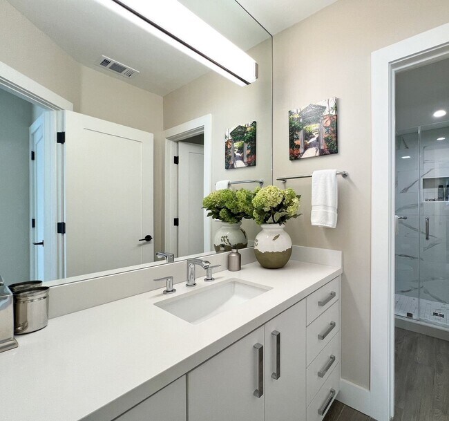 Building Photo - Luxury Living in one of Napa Valley's Most Prestigious Gated Commmunities