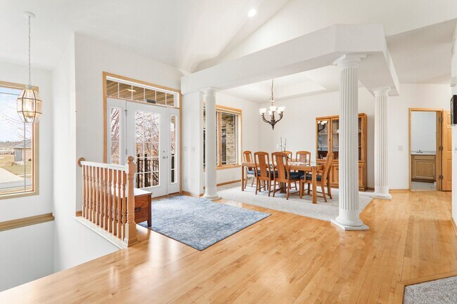 Building Photo - 9621 Shadow Wood Dr