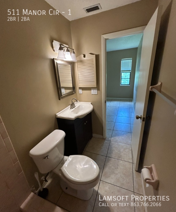 Building Photo - 511 Manor Cir
