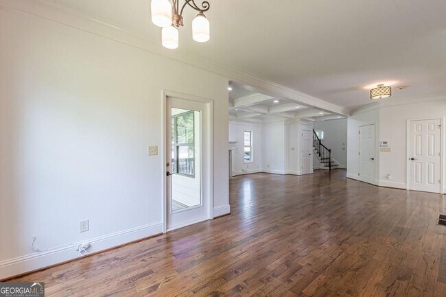 Building Photo - 1410 Eastland Rd SE