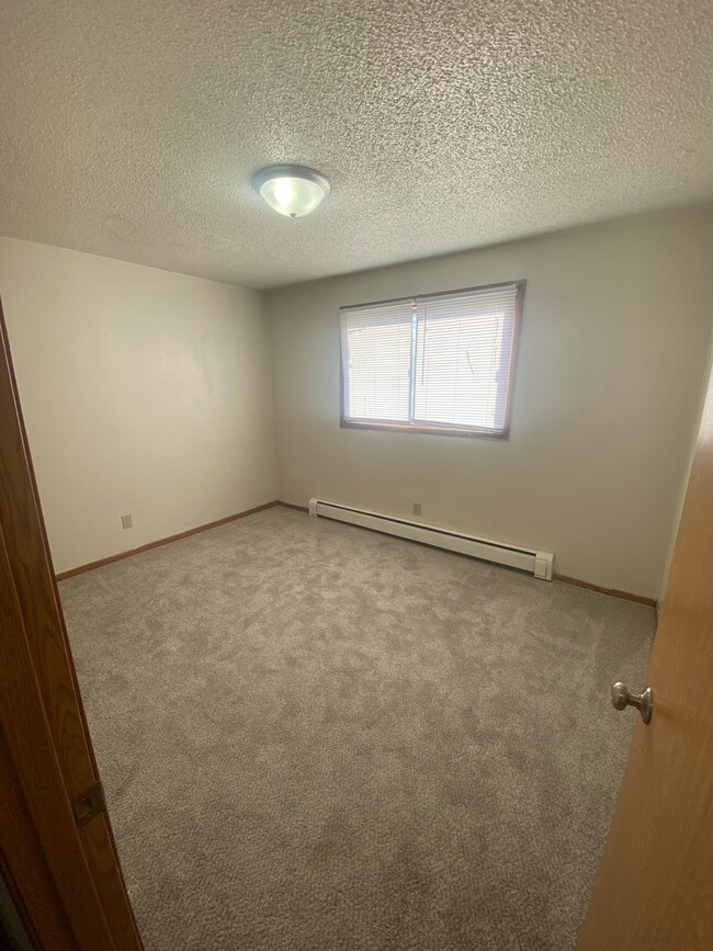 Building Photo - 441 Lindale Dr