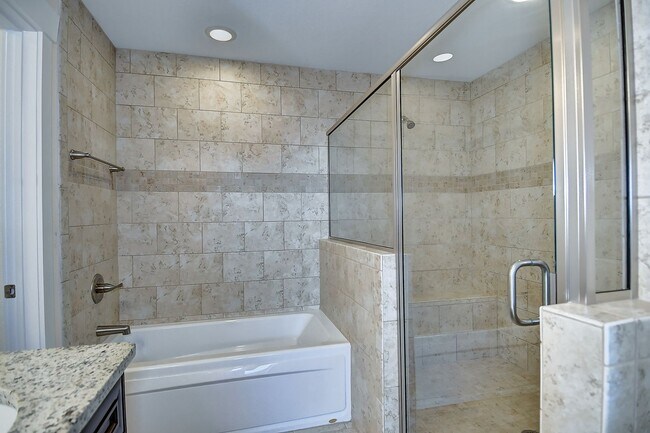Building Photo - MOVE IN READY! GORGEOUS HOME IN CHESAPEAKE!