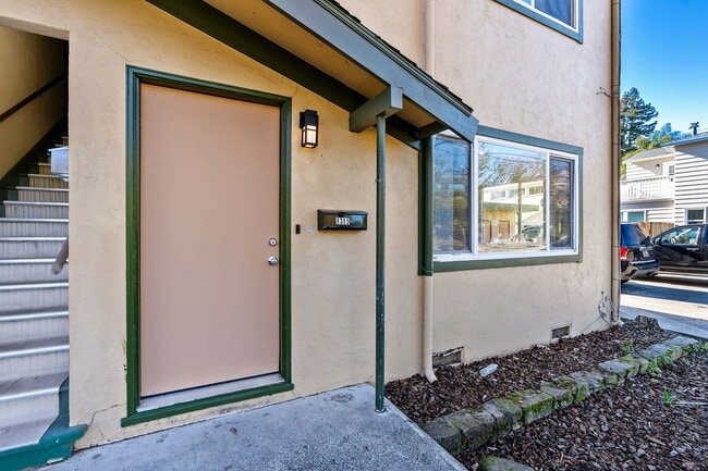 Building Photo - 1305-1321 Laurel Street