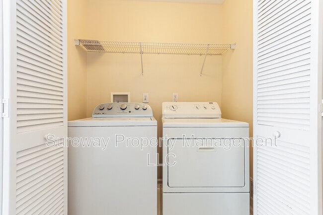 Building Photo - 162 Chancellor Dr