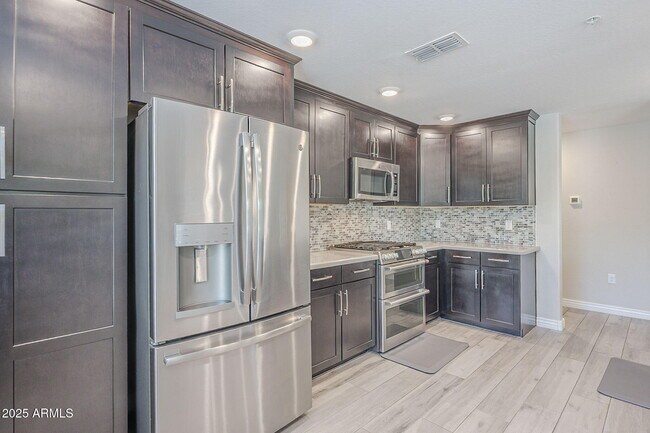 Building Photo - 2425 W Bronco Butte Trl