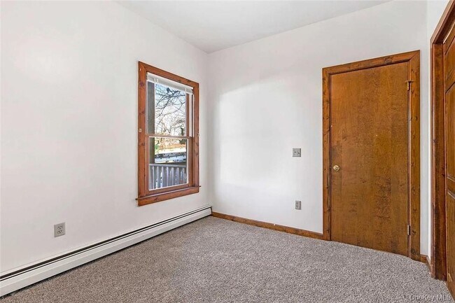 Building Photo - 18 Center St