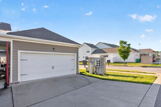 Building Photo - 1525 White Tip Ln